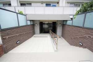日商岩井弥生町マンションエントランス (4)